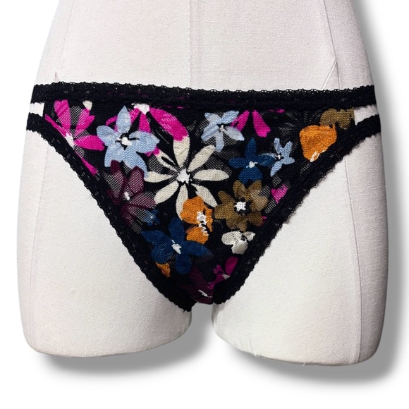 PINK VICTORIA’S SECRET Strappy Floral Lace Thong Panties Size Large - Picture 6 of 6